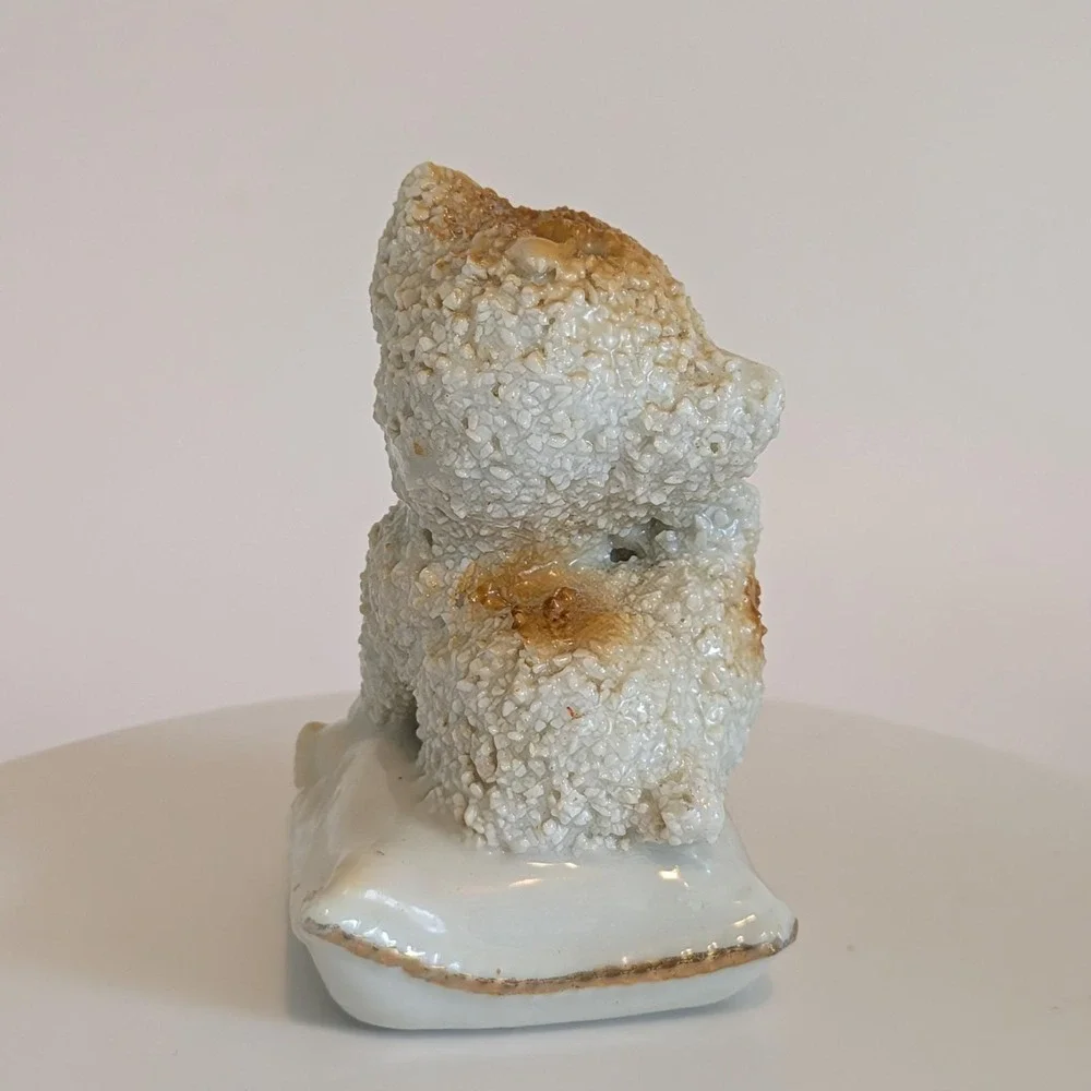 Vintage Ceramic Sugar Textured Cats On Pillows Salt & Pepper Shakers Japan